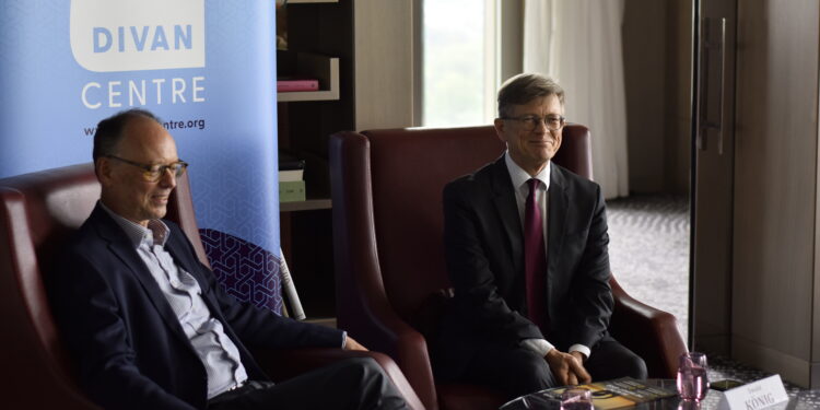 بلاك كافيه مع إيكارد بروسه