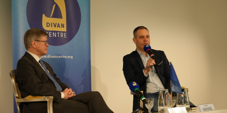 Black Coffee mit Dr. Gustav Gressel