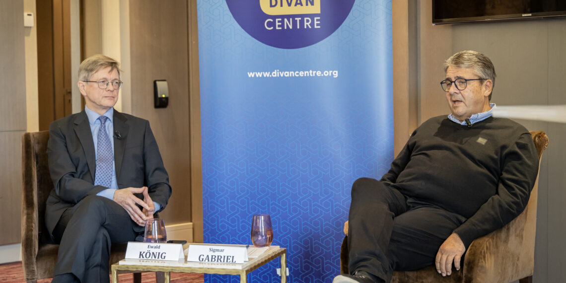 بلاك كوفيه مع زيغمار غابرييل