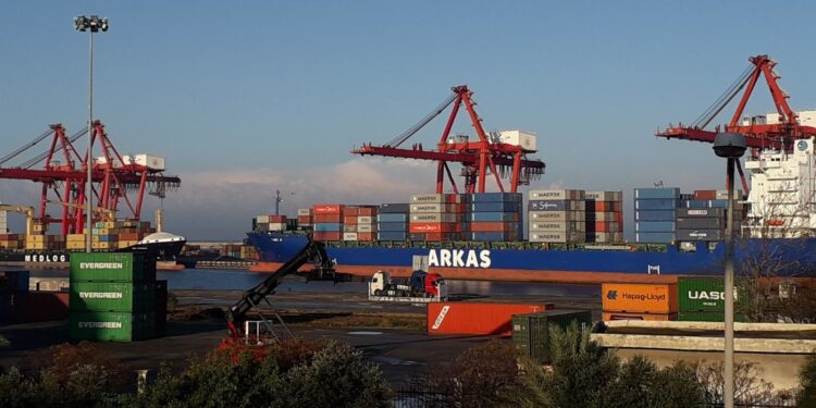 Syrien unterzeichnet einen 30-jährigen Investitionsvertrag mit französischem Unternehmen zur Modernisierung des Hafens von Latakia