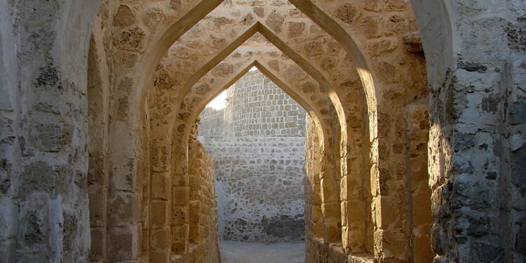 „Weibliches Gesicht“ in der Bahrainfestung: Eine Kunstausstellung, die die Kreativität der bahrainischen Frauen feiert