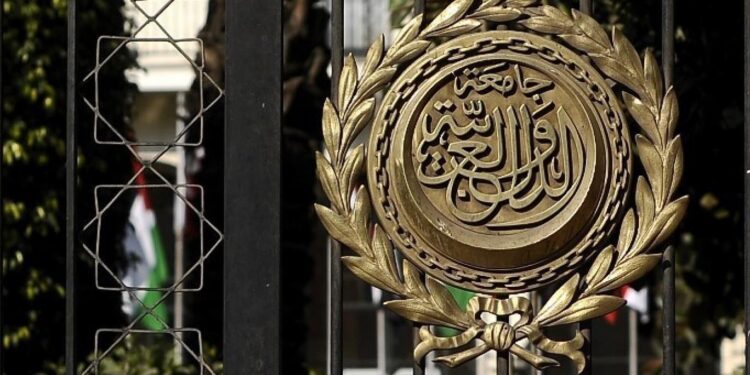 Die Problematik der begrenzten Wirksamkeit arabischer Gipfeltreffen: Eine Analyse der institutionellen Leistungskrise der Liga der Arabischen Staaten