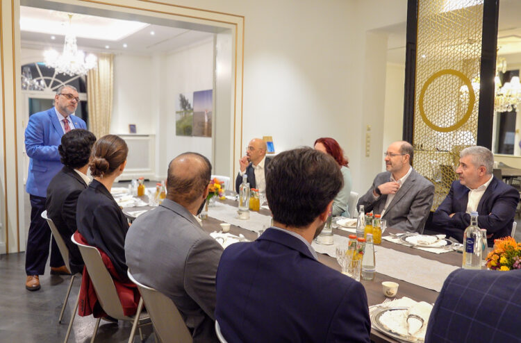 حفل عشاء تعارفي في اليوم الافتتاحي لمؤتمر الذكاء الاصطناعي