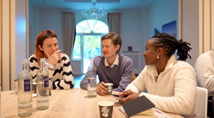 Erster Tag des Symposiums „Cross-Cultural Artificial Intelligence“